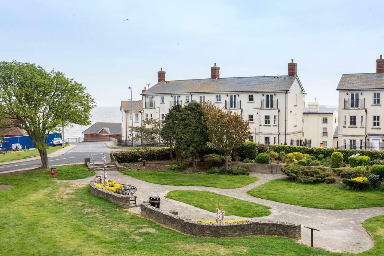 High Tide - Sea View Apartment Walton-on-the-Naze Exterior photo