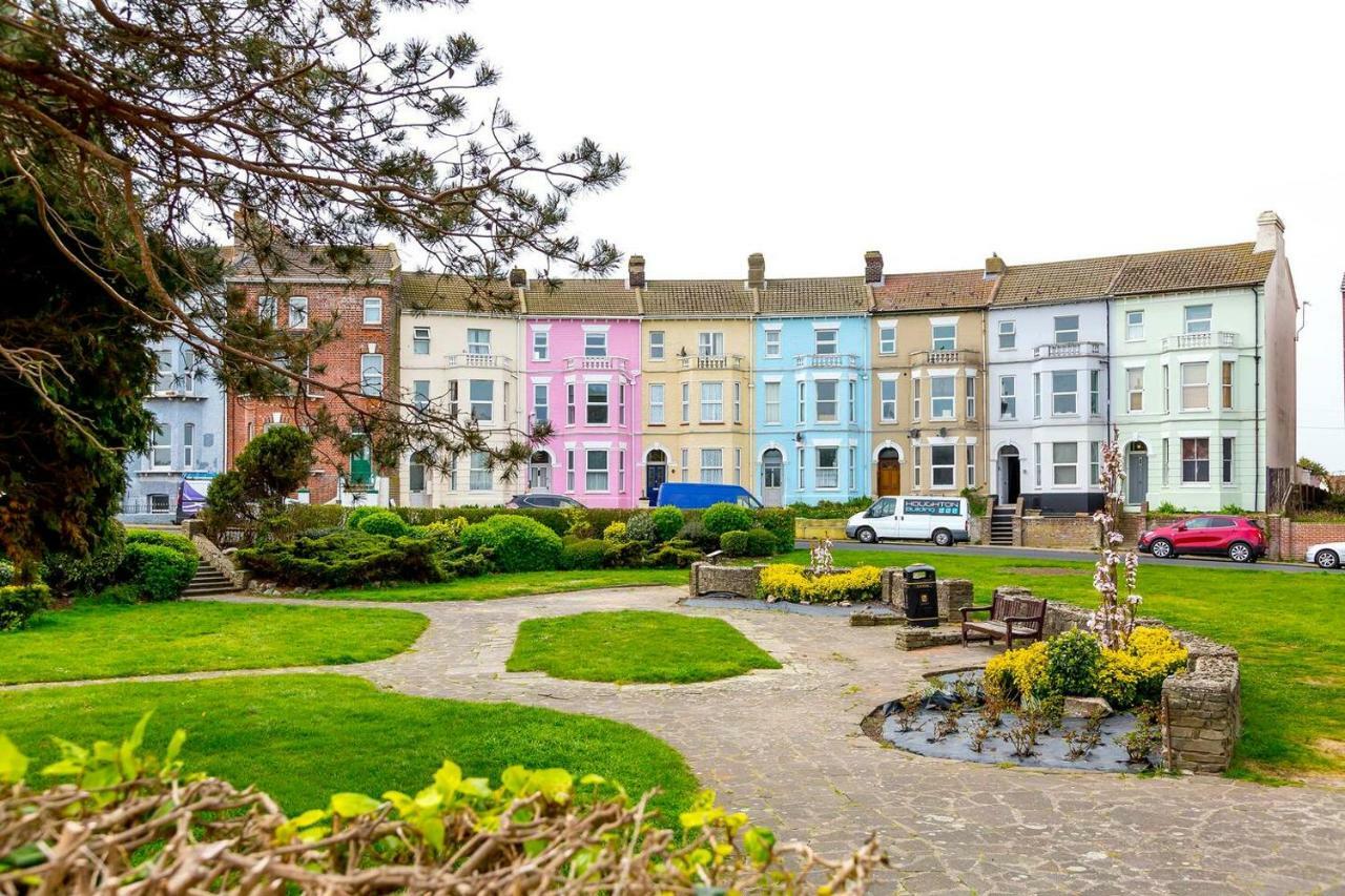 High Tide - Sea View Apartment Walton-on-the-Naze Exterior photo