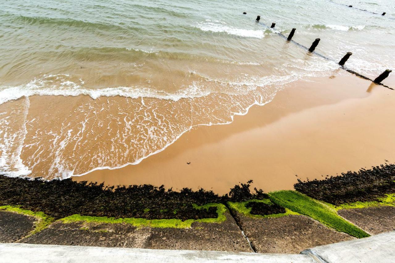 High Tide - Sea View Apartment Walton-on-the-Naze Exterior photo